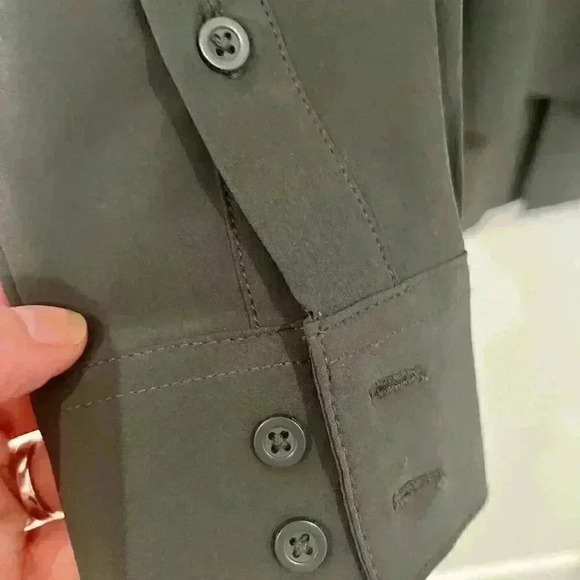 Modern Ambition  - Esteem Relaxed Dress Shirt - Size Medium - Picture 4 of 12